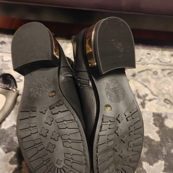 Vince Camuto black leather boots - Picture 4 of 4